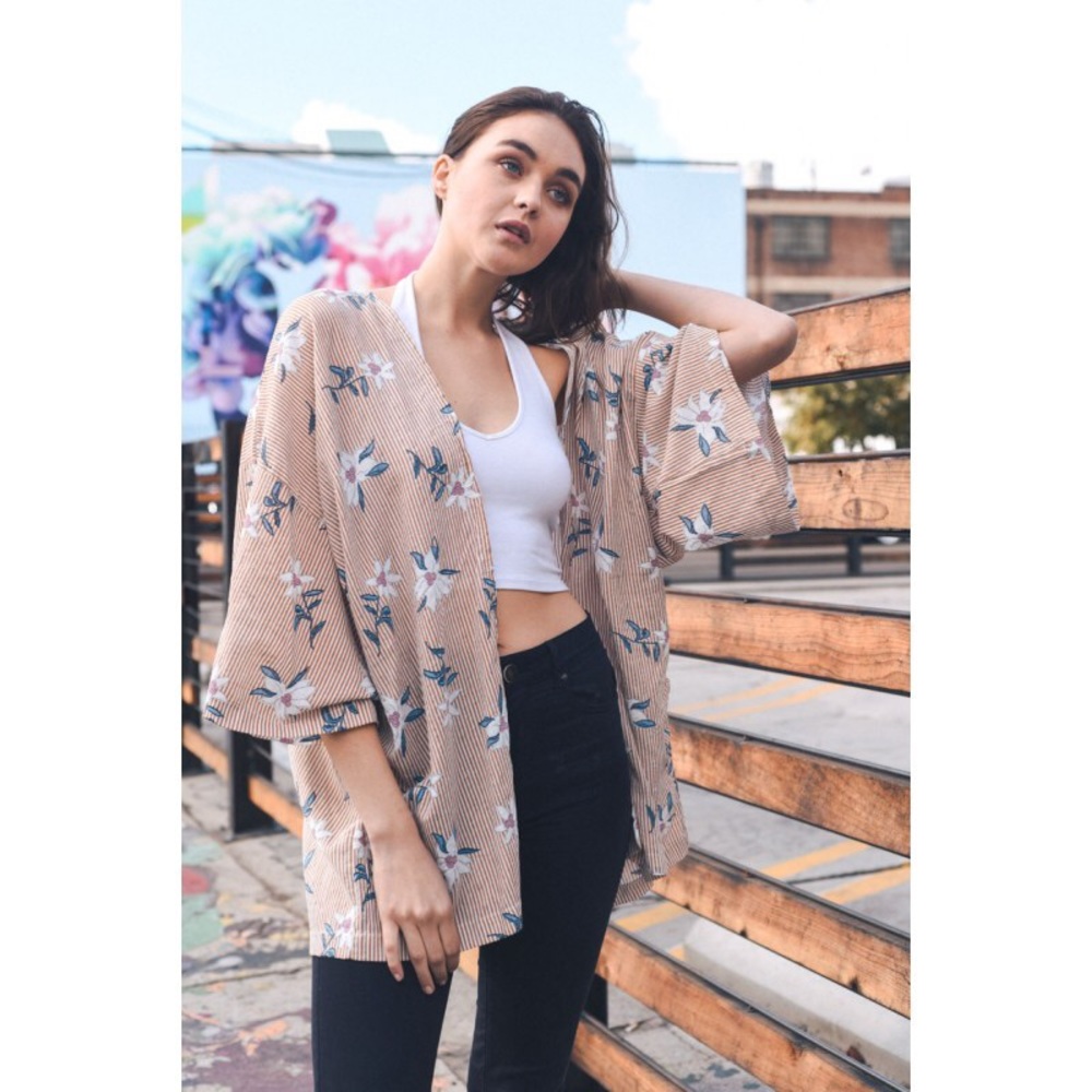 🆕 CAMEL Floral Kimonos